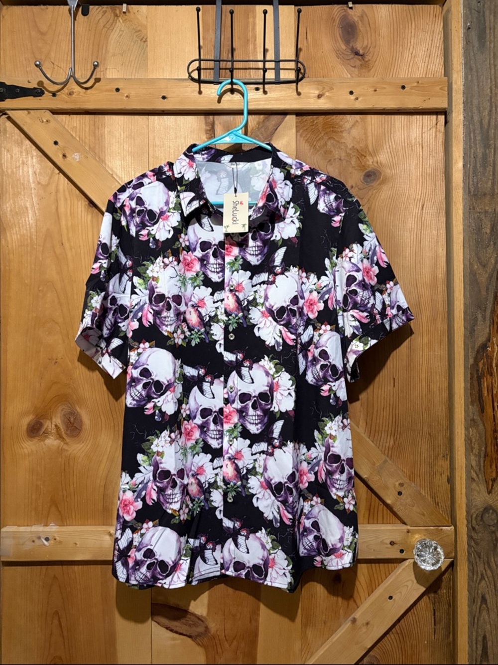 Black Floral Skull Short-Sleeve Button-Down Shirt by Skaloud